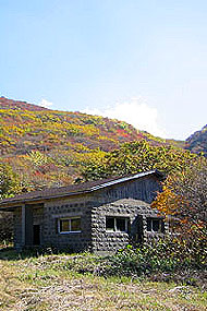 大船山登山道中の休憩所