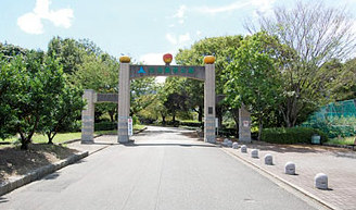 福岡県福岡市南区柏原の花畑園芸公園の入り口写真です。