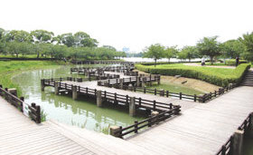 駕与丁公園内の遊歩道の一部。